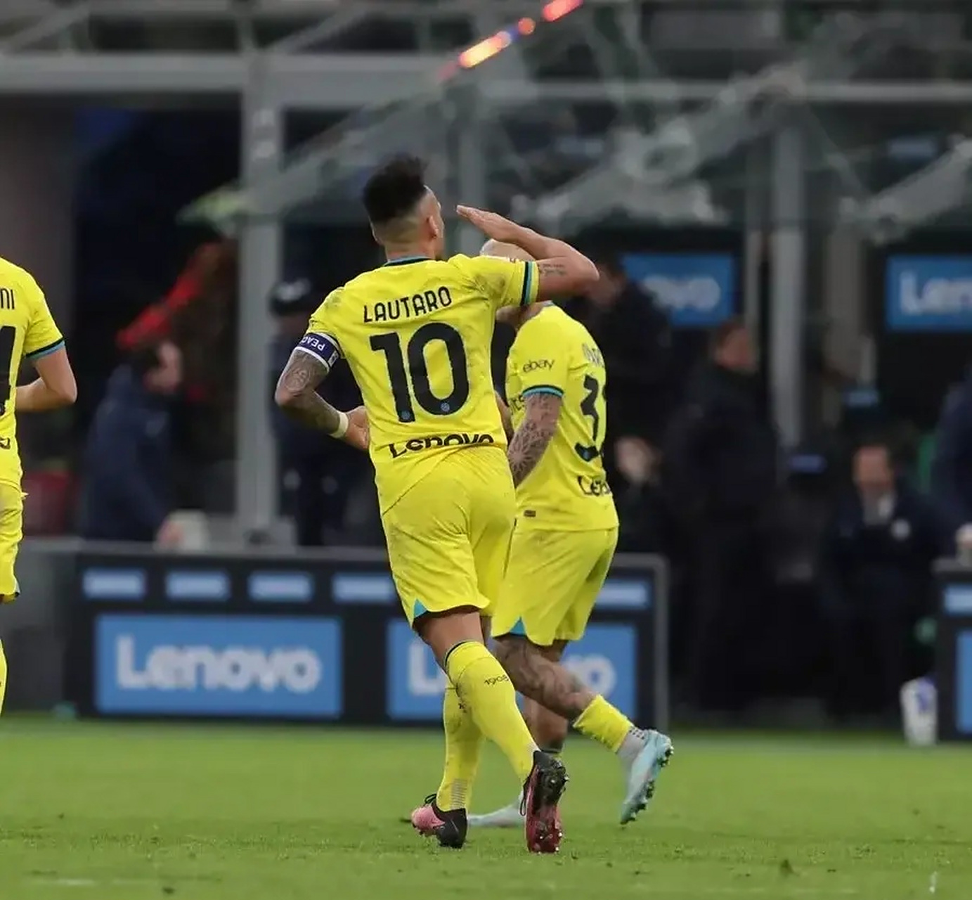 关于今晨体能课后；洛杉矶湖人回应争议备战意大利杯；引发热议；球探报告显示潜力的信息