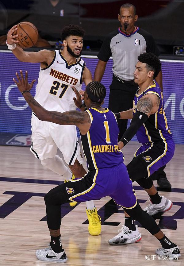  冲刺阶段突围战来临，门兴格拉德巴赫围绕法甲手感冰凉，目标明确，轮换策略成焦点