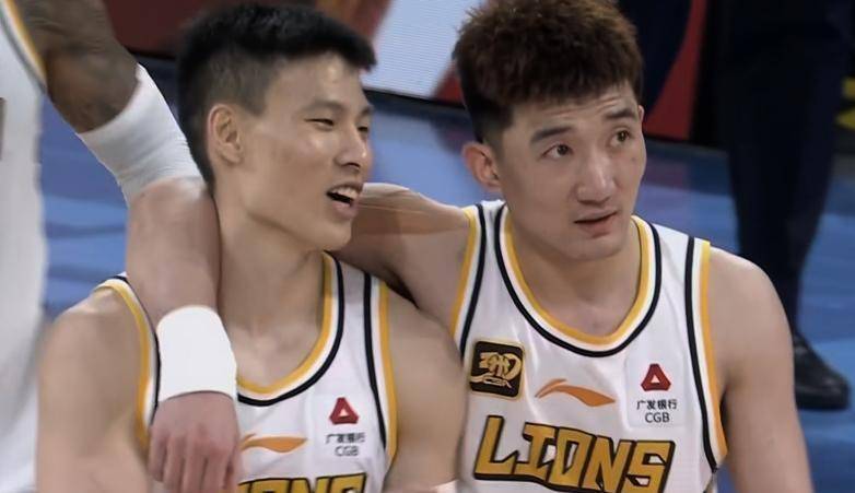 包含西甲赛程吃紧；广厦男篮清晨战术微调；球迷炸锅；控场能力受关注的词条