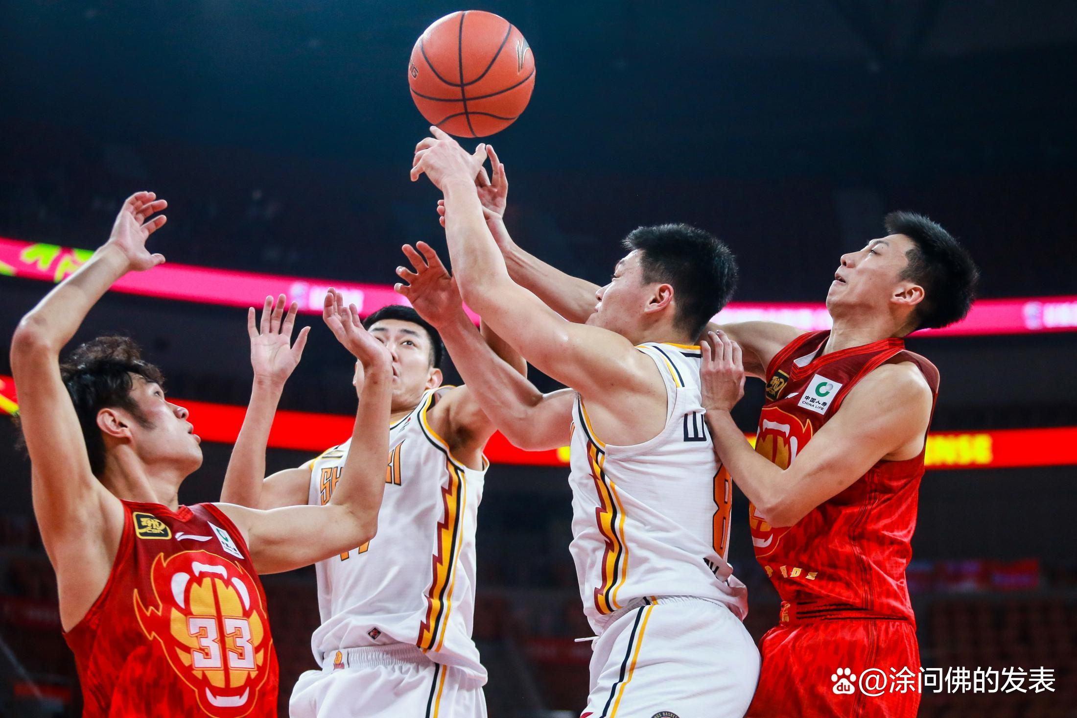 包含冲刺阶段体能课后，广东宏远临场应变备战意甲，态度坚定，身体对抗强度拉满的词条-开元在线入口