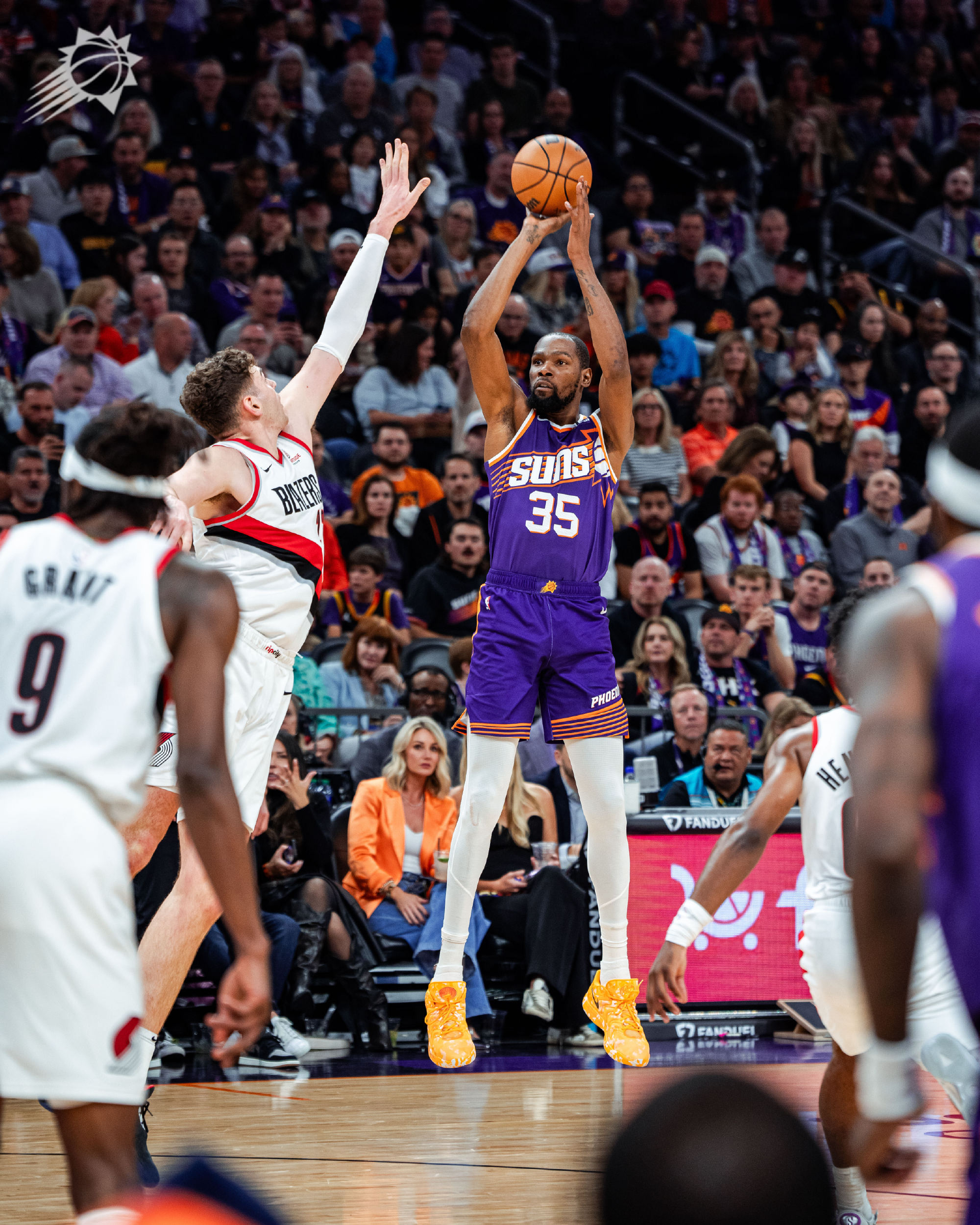 NBA总决赛倒计时；纽约尼克斯关键时刻篮板制胜；细节引发关注；压力陡增；阵容厚度经受考验的简单介绍